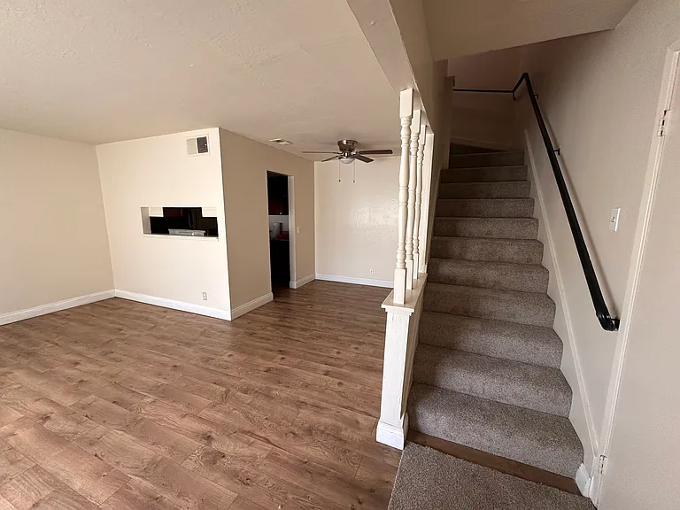 1047 Mohr Ln #B — Photo 11