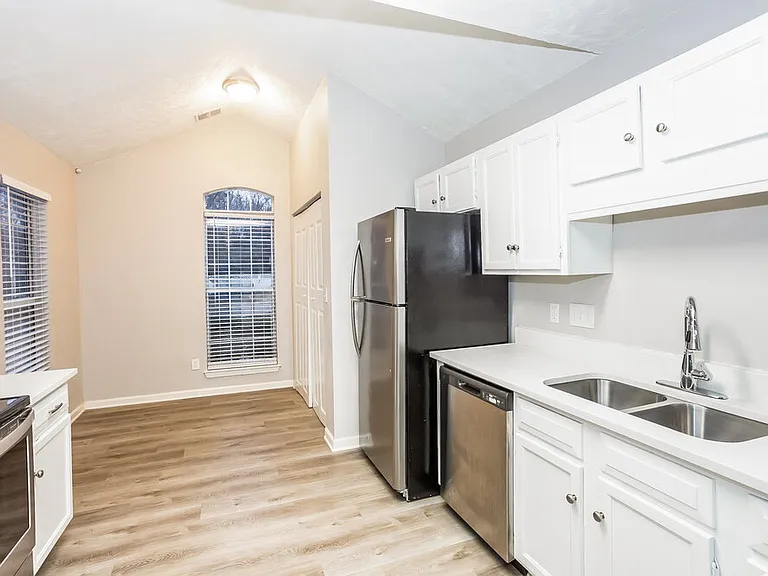 7523 Pence Pond Ln — Photo 8
