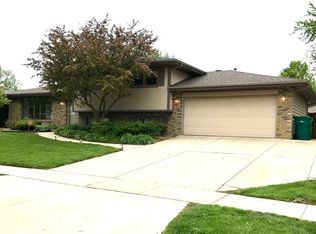 203 N Brookshore Dr, Shorewood, IL