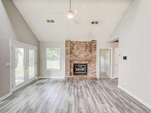4th image of 210 White Church Ln