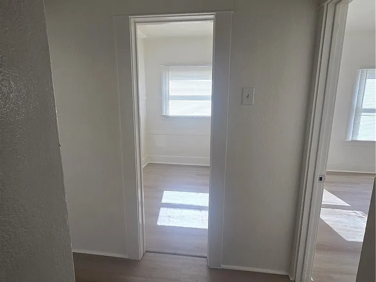 942 E 2nd St #7 — Photo 3