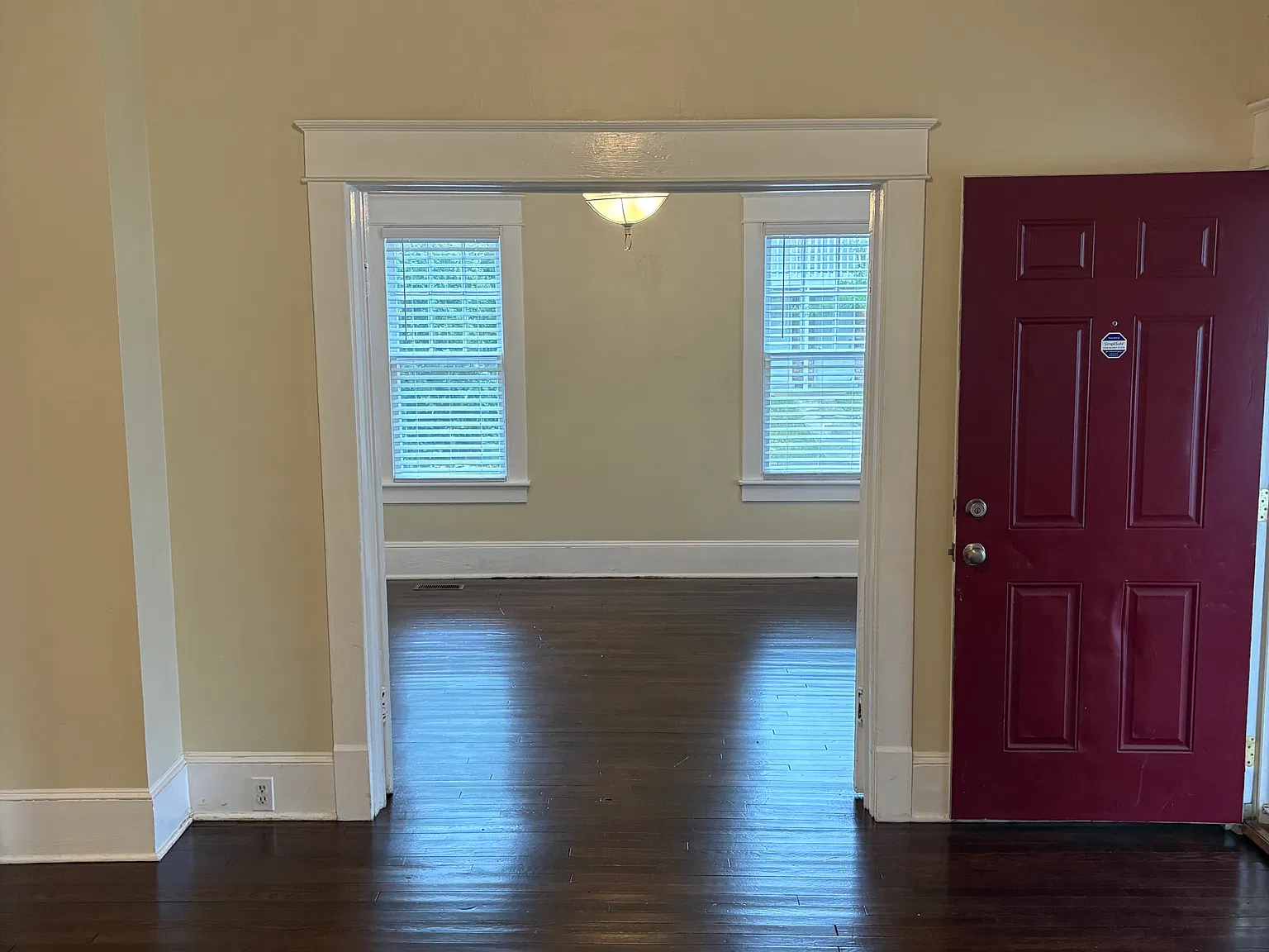 3 bed, 1320 sqft, $2,100 — Photo 4