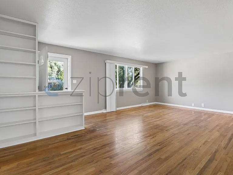 633 E Stuart St — Photo 5