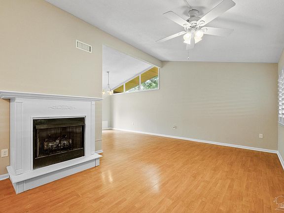5th image of 607 Camborne Ave