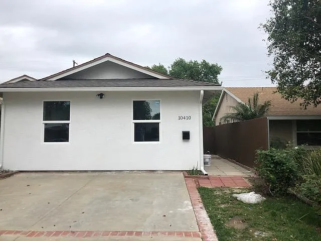 Building Photo - 10410 Gloria Ave