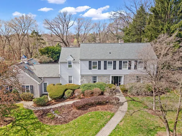 642 Saint Johns Dr, Camp Hill, PA 17011