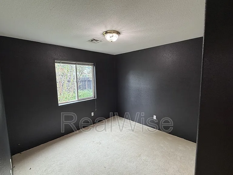 1951 SW Betty Ln — Photo 6