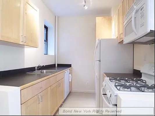 Rented by Bond New York | media 5