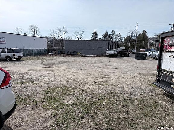 5th image of Pond Road