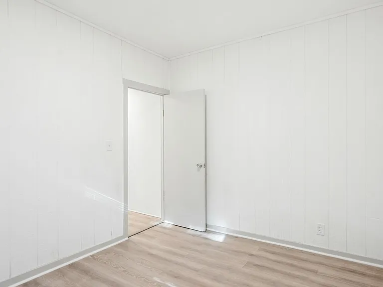 1554 Larchmont Rd #B — Photo 7