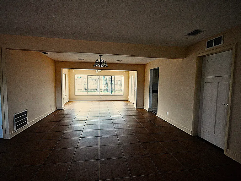 LIVNG ROOM