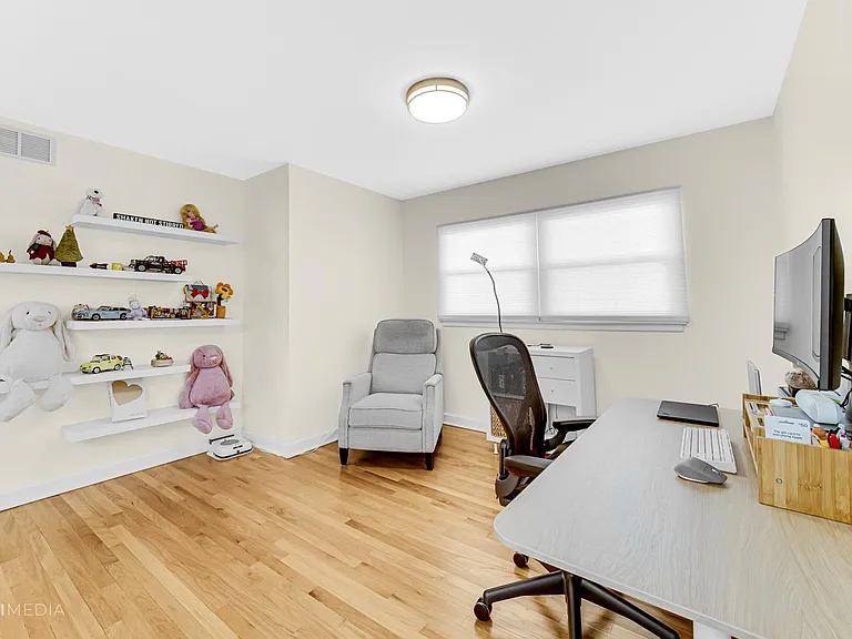 319 Park Dr — Photo 11