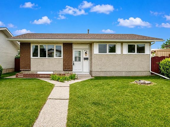2nd image of 42 Rundlelawn Close NE