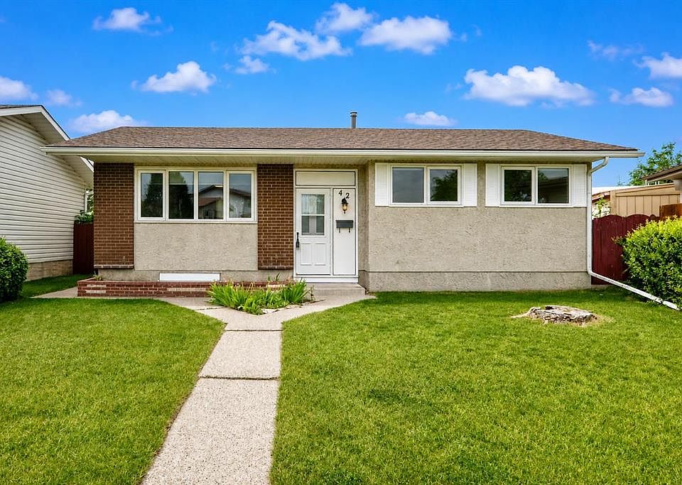 1st image of 42 Rundlelawn Close NE