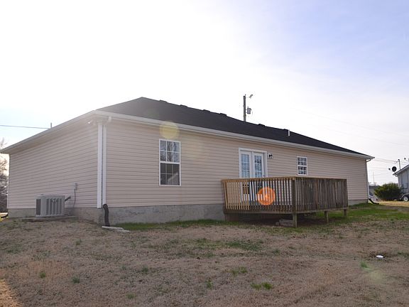 3rd image of 104 Cottonwood Dr