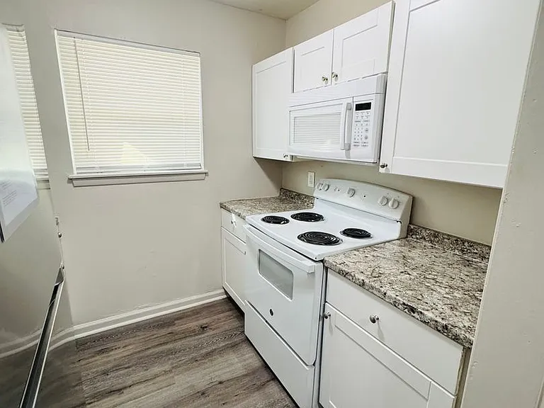 2875 Iowa St — Photo 25