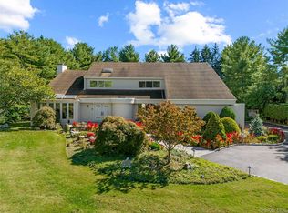 6 Clearmeadow Ln, Woodbury, NY 11797