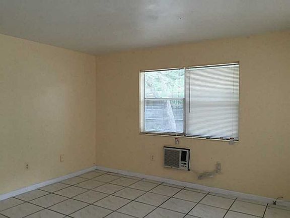 3rd image of 1372 NE 149th St