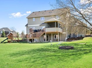 407 Fairhaven Dr, Shakopee, MN 55379
