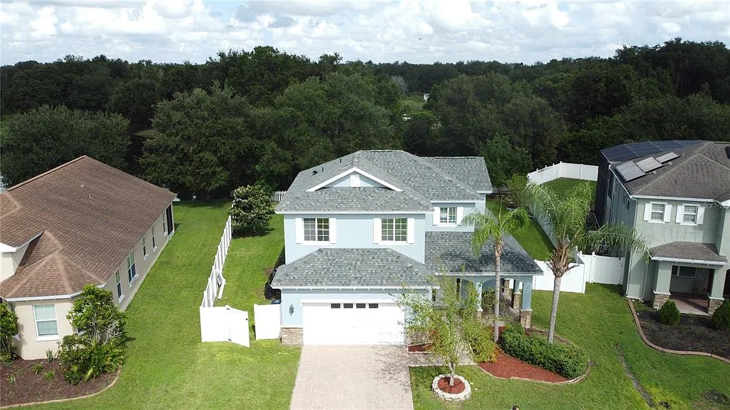 4 bed, 2.5 bath, 2601 sqft, $2,800 — Photo 2