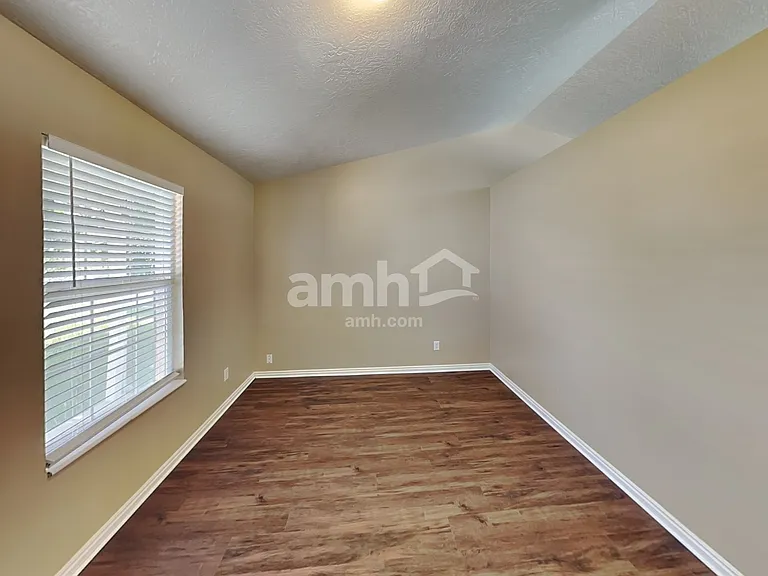 252 S 540 W — Photo 7