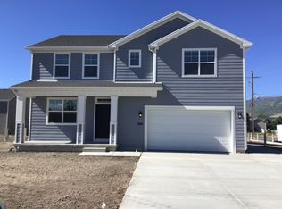 806 W Wilson Ct, Woods Cross, UT 84087