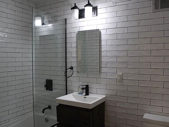 4th image of 923 Bedford Ave #4RB