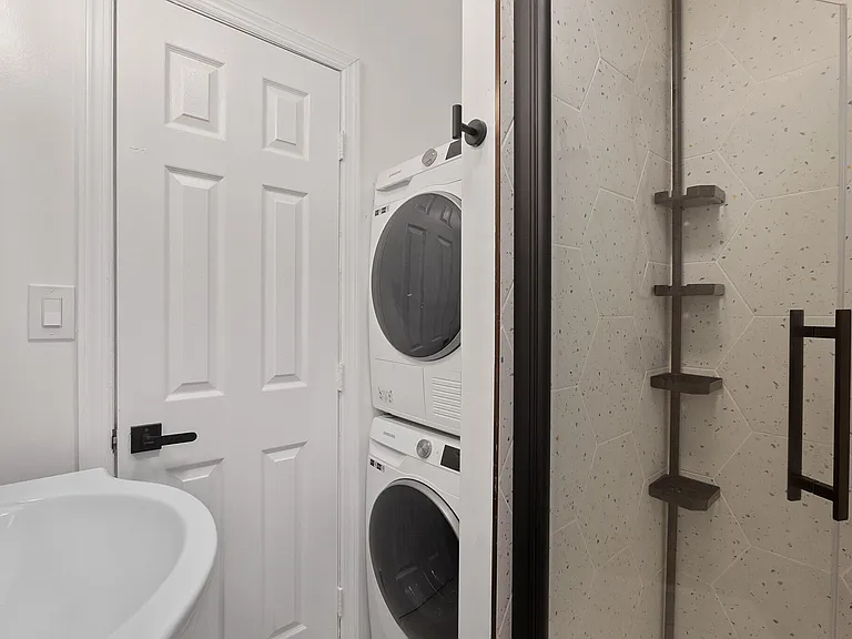 388 Communipaw Ave #2C — Photo 17