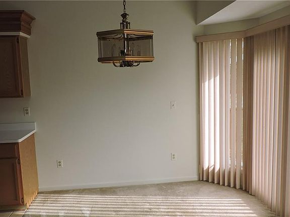 5th image of 26 Walpole Ct