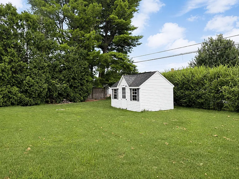 534 E New St — Photo 25