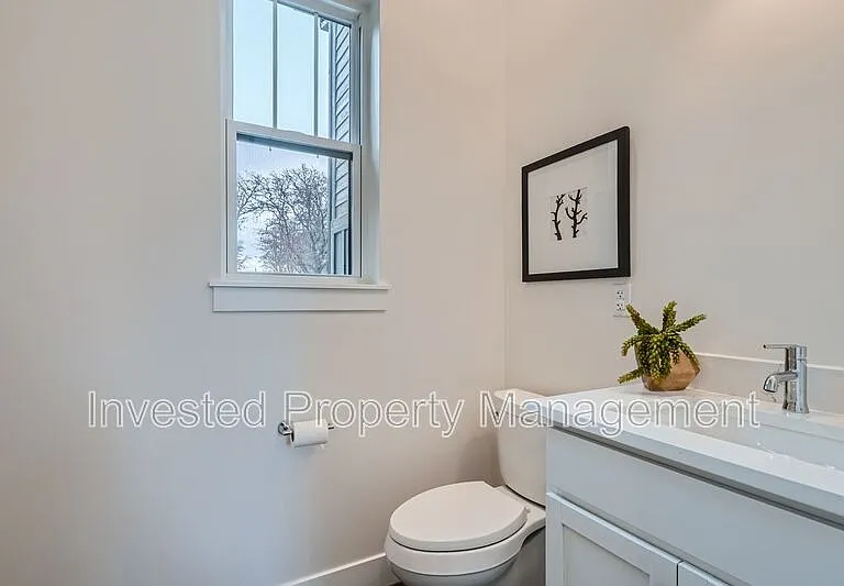 3701 N Steele St — Photo 12