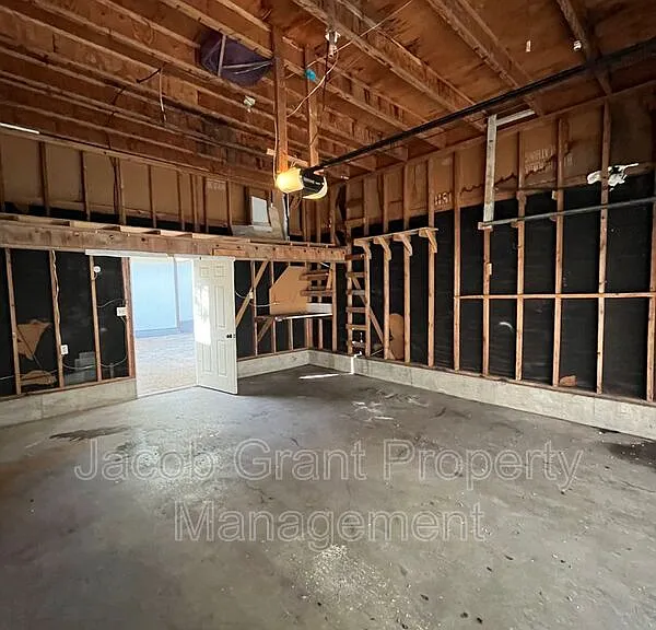 735 Whittier St — Photo 10