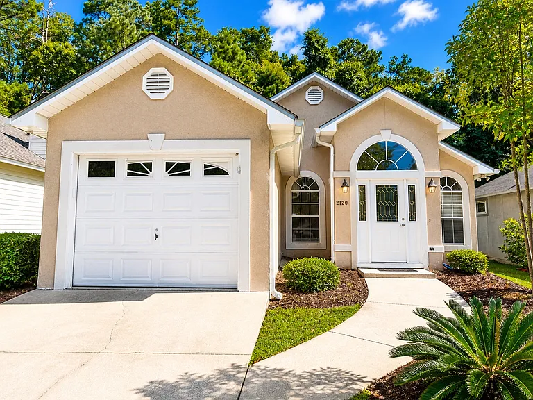 2120 Heathrow Dr — Photo 1