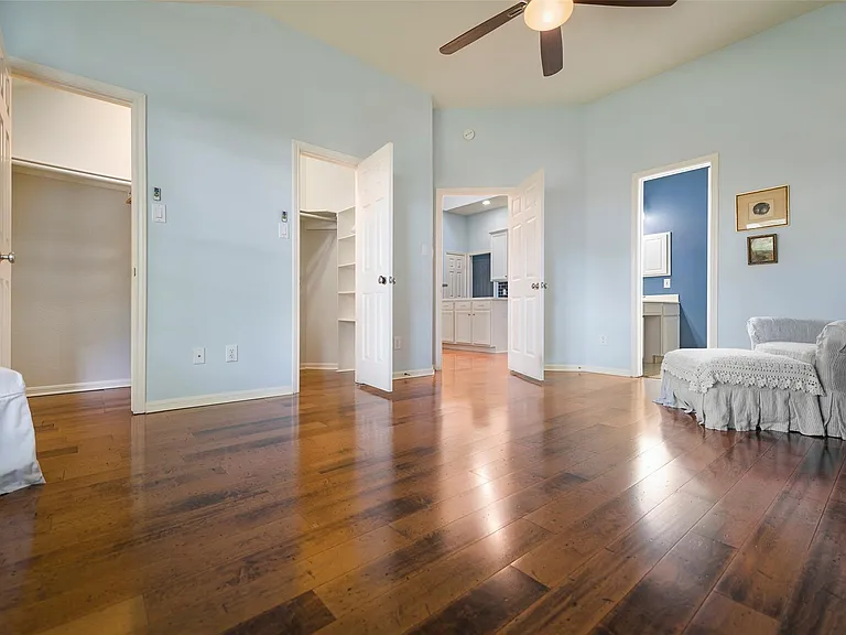 9719 Hawkins Ln — Photo 17
