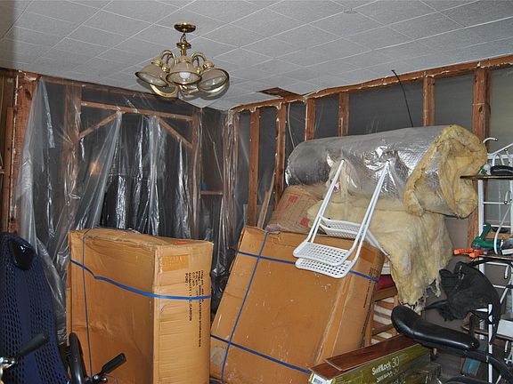 5th image of 422 Cherry St