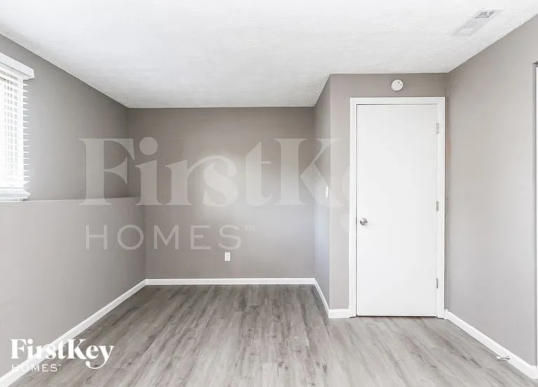 910 Woodlark Dr — Photo 12