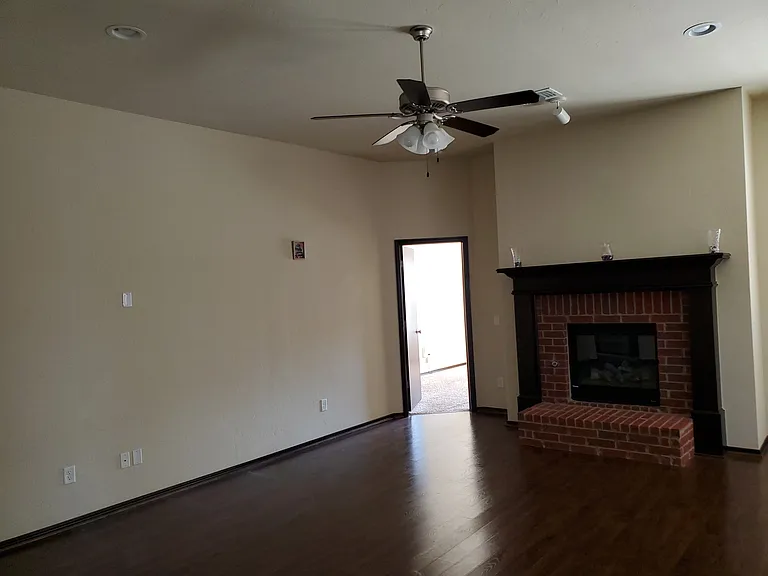19109 Blanco Dr — Photo 5