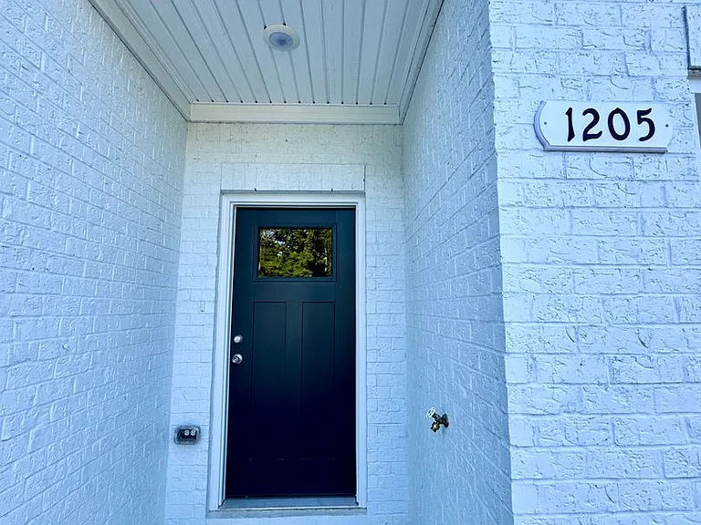 1205 McCoy St — Photo 2