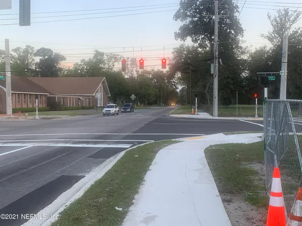 660 CAHOON Road S, Jacksonville, FL 32221
