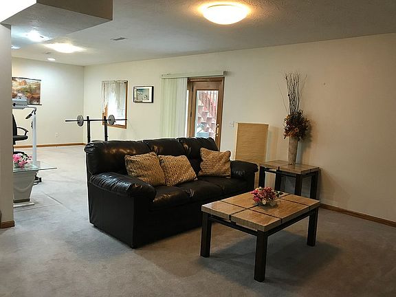 5th image of 3731 Fieldcrest Dr