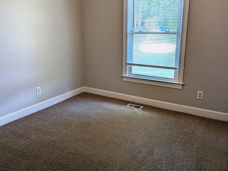1601 Dartmore Dr N — Photo 8