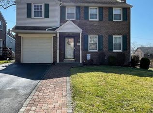 216 Warrior Rd, Drexel Hill, PA 19026