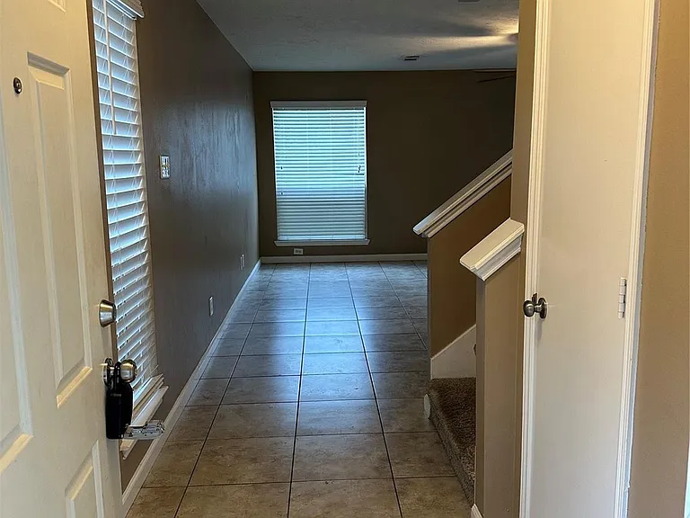 12110 Bowsman Dr — Photo 3