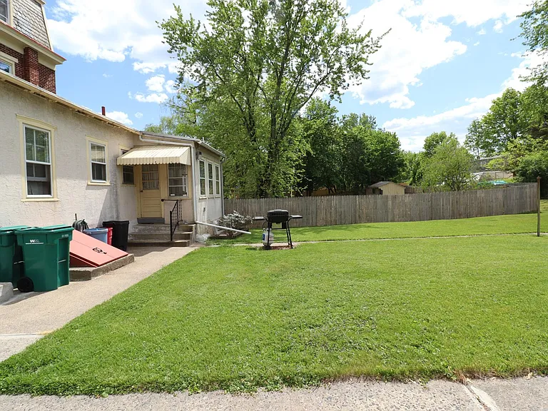 727 Glasgow St — Photo 2