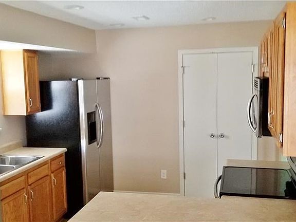 Another look at the kitchen...