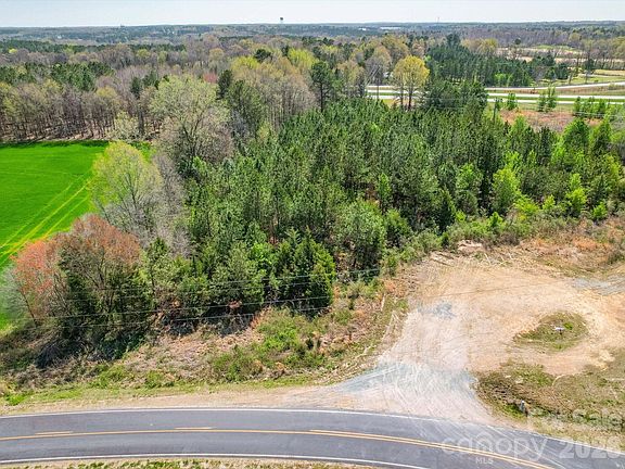 5th image of 2722 Olive Branch Rd