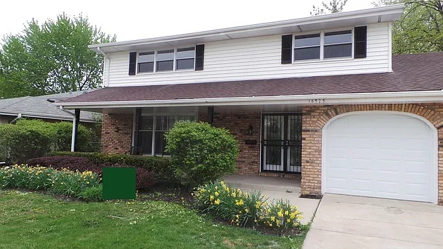 16525 Louis Ave photo 1