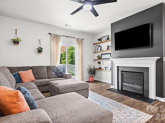3rd image of 457 Misty Law Ln