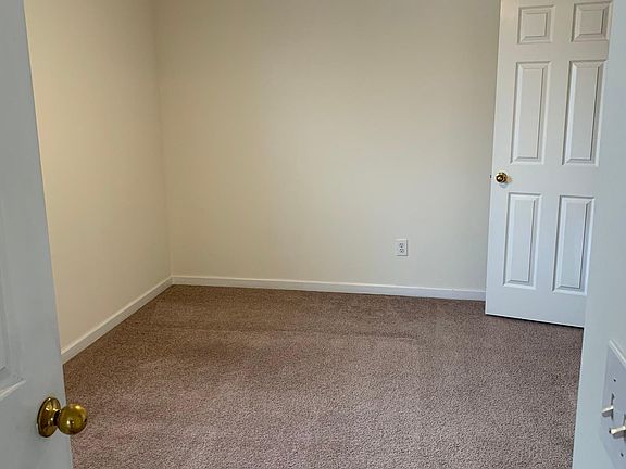 4th image of 127 Springwood Ln