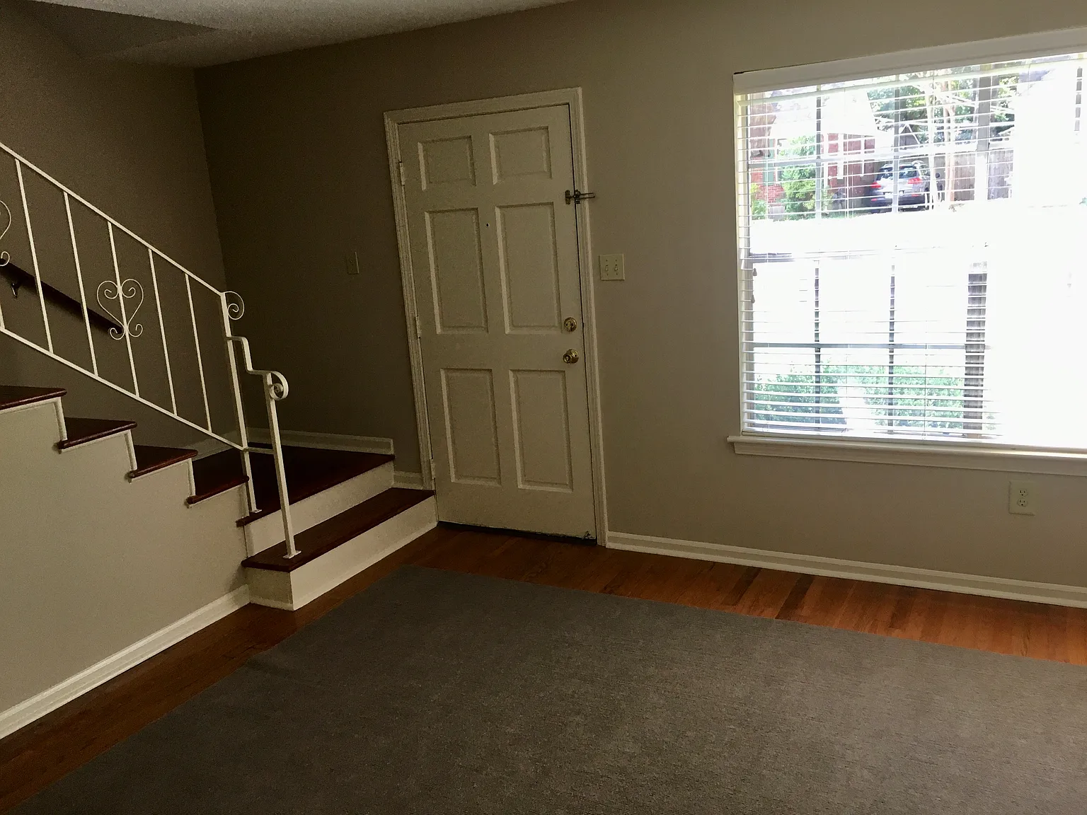 2 bed, 1.5 bath, 1050 sqft, $1,050 — Photo 3